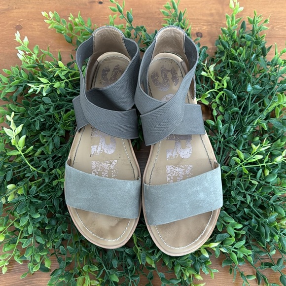 Sorel Sandals - Picture 2 of 6